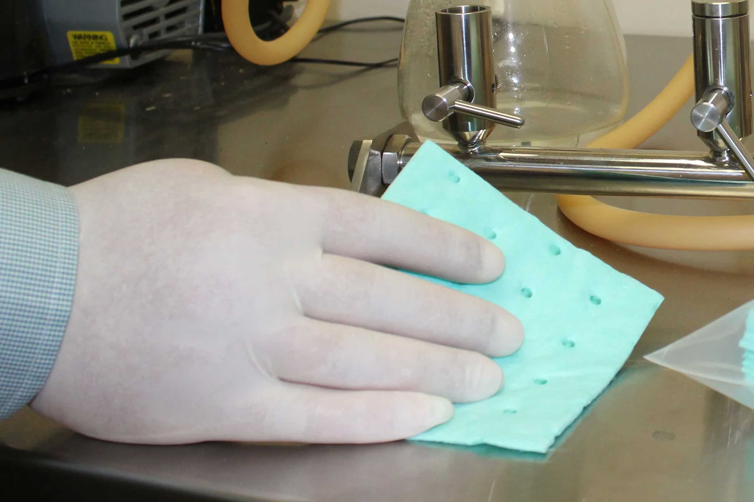 Laboratory Absorbent Pads & Wipes